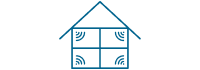 Einfache blaue Strichzeichnung eines Hauses mit einem dreieckigen Dach und vier Fenstern, wobei jedes Fenster in einer Ecke ein stilisiertes flügelähnliches Muster aufweist.